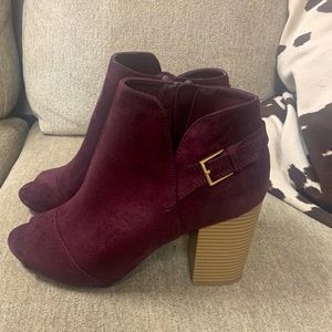 Apt. 9 women’s open toe booties